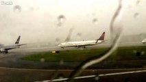 Delta Airplane gets hit by lightning while taxiing