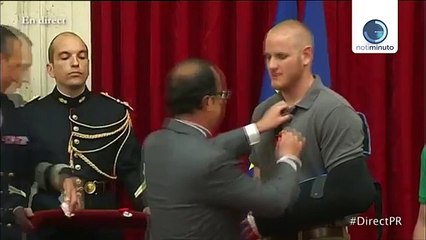 Presidente de Francia condecoró a los pasajeros que evitaron masacre en un tren