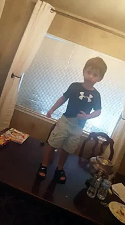 Really funny ,3 year old ,dancing