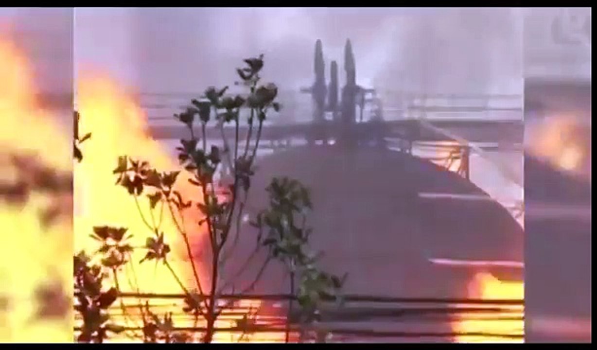 AMATEUR VIDEO - Horrible Explosion at chemical warehouse in China's Shandong province - 22 Aug, 2015