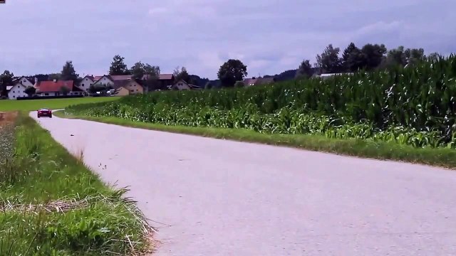 Ferrari FF по полной отжигает на трассе