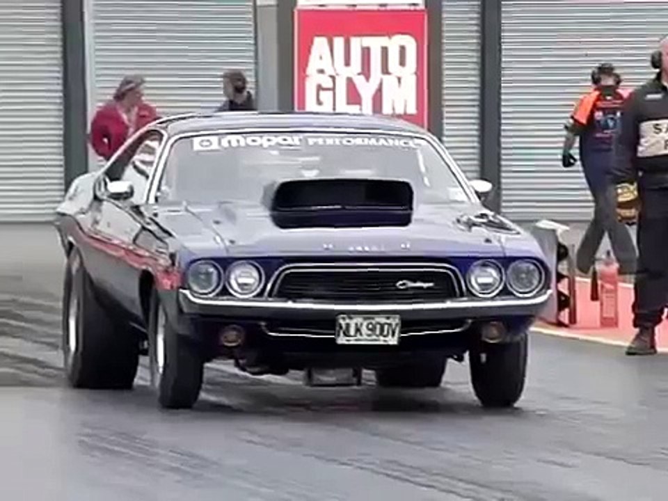 Dodge Challenger Старт с места в замедленном действии!