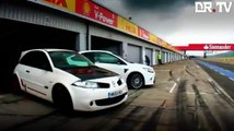 Ford Focus RS | Renault Mégane R26.R @ Silverstone [Drivers Republic]