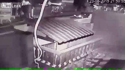 The motorcycle crashed with a horse-Atla çarpışan motorsiklet