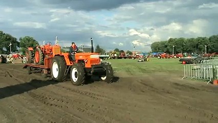Big oldtimer Tractor Fiat Super 1300DT (HMT 2007)