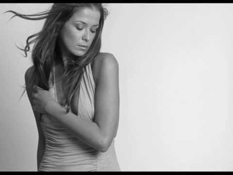 Karolina Goceva - Toj (lyrics)