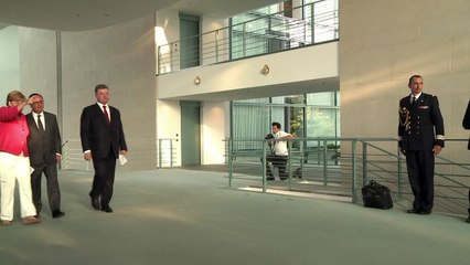 Hollande, Merkel, Poroshenko discuss Ukraine unrest