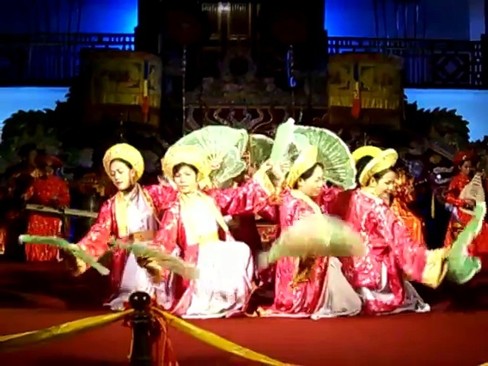 Traditional Vietnamese Fan Dance