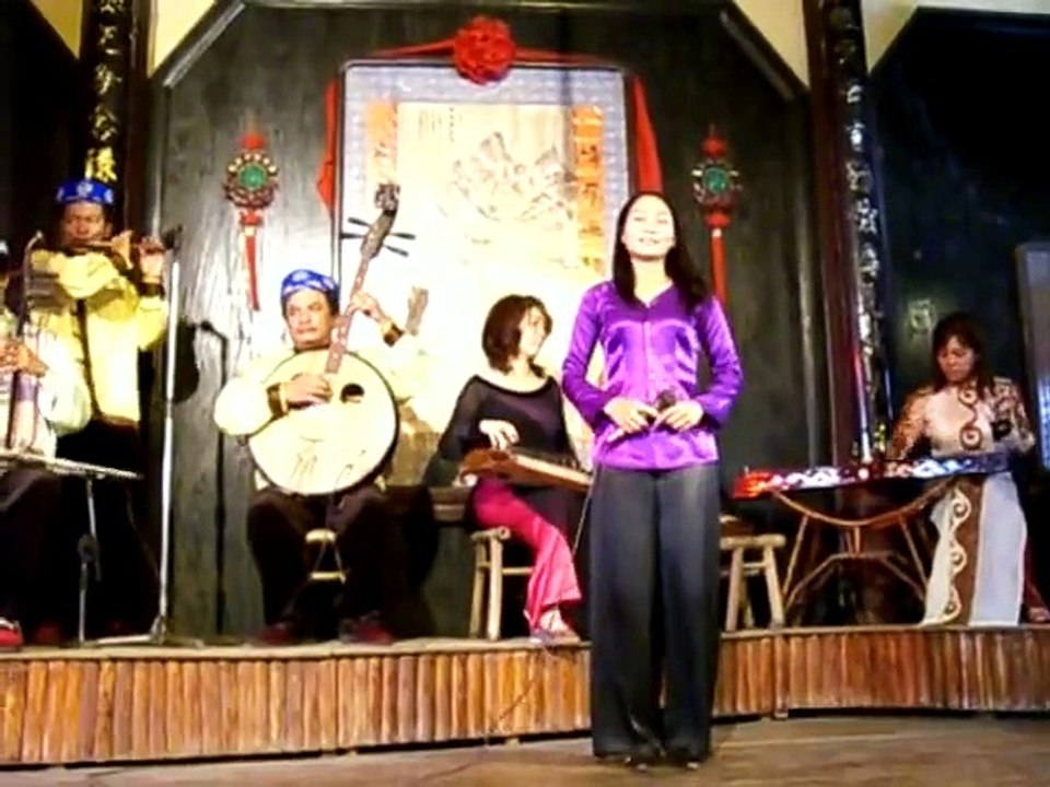 Traditional Vietnamese Signing and Music