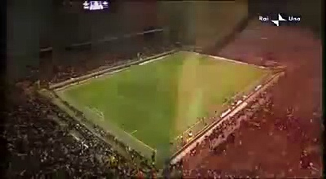 Inter-Barcellona 3-1 Balotelli getta via la maglia