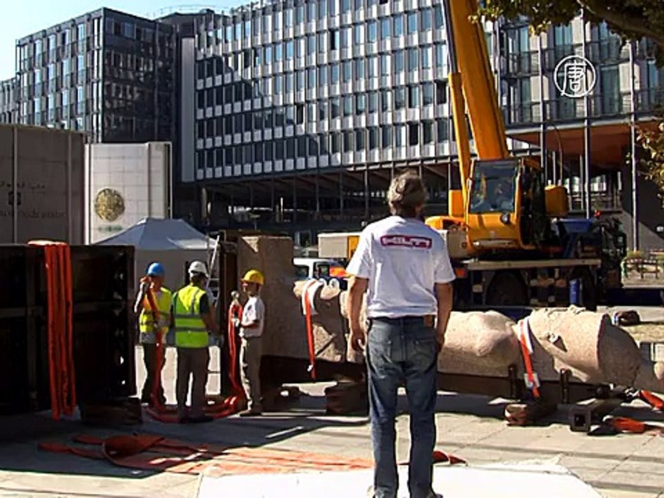 Статуи из затонувшего города установили в Париже