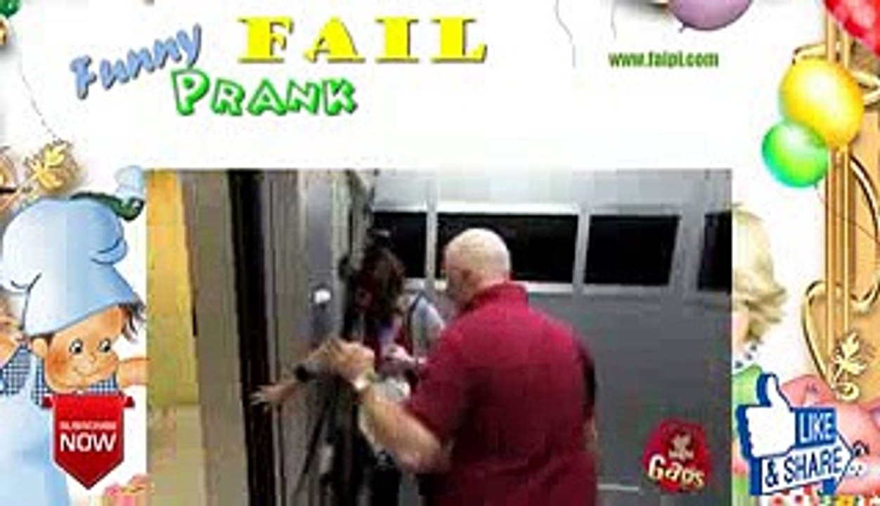 Funny Winter Wonderland Elevator Prank EQ6bThyc11A