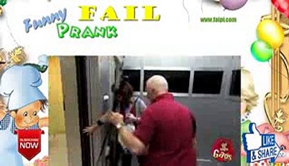 Funny Winter Wonderland Elevator Prank EQ6bThyc11A