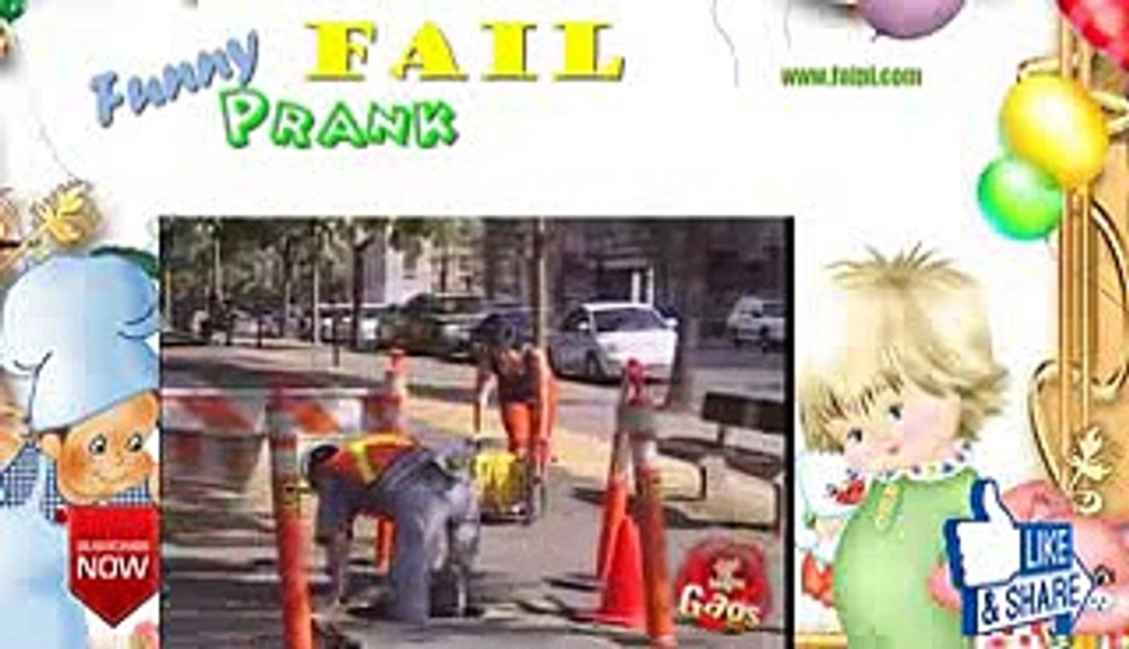 Funny Worker falling down the drain! 6b6Ruc9AseE