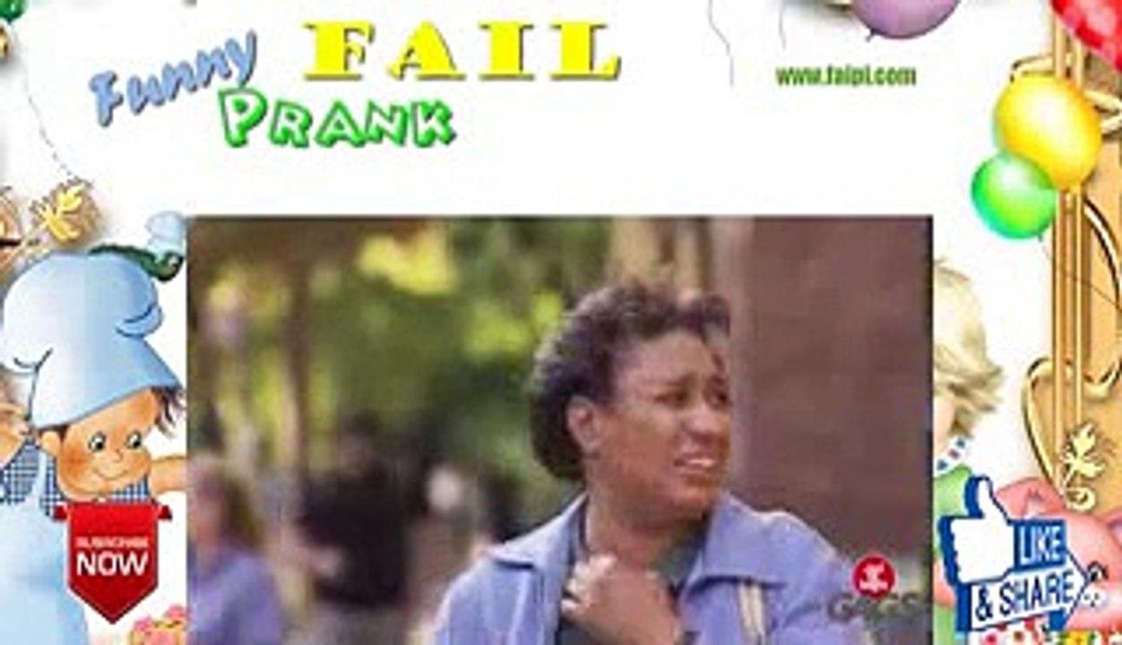 Funny Worker Falls Over UhTuh2oPlME