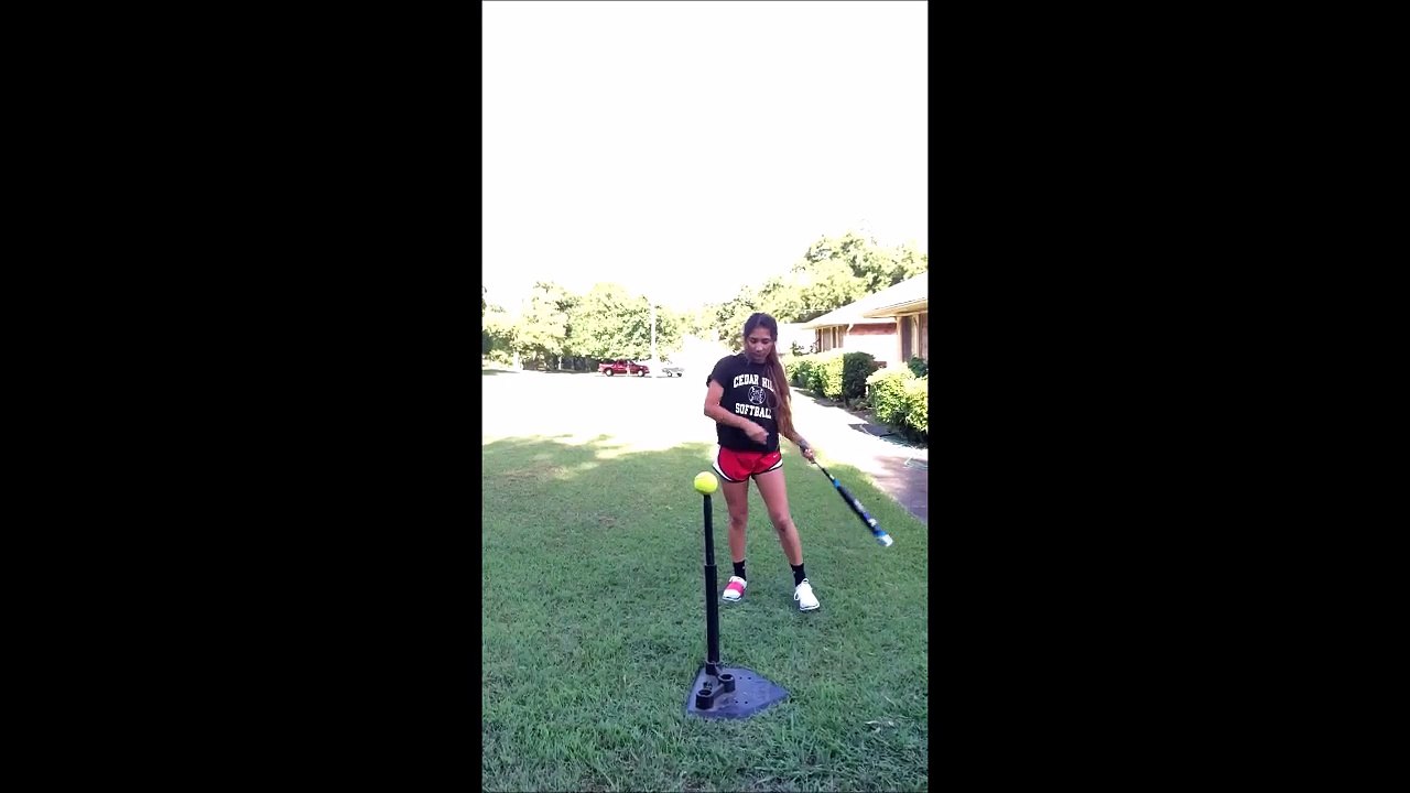 Cette fille nous montre ce qu'elle sait faire avec une batte de Baseball