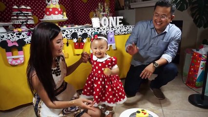 OLIVIA DANCING THE MICKEY MOUSE HOT DOG SONG ON HER 1ST BIRTHDAY
