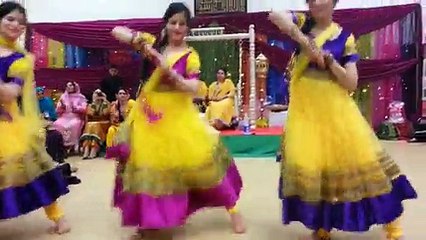 Hina & Omar Mehndi Dance by girls