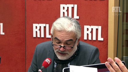 Amours de vacances : "Attention l'humour !", prévient Pascal Praud