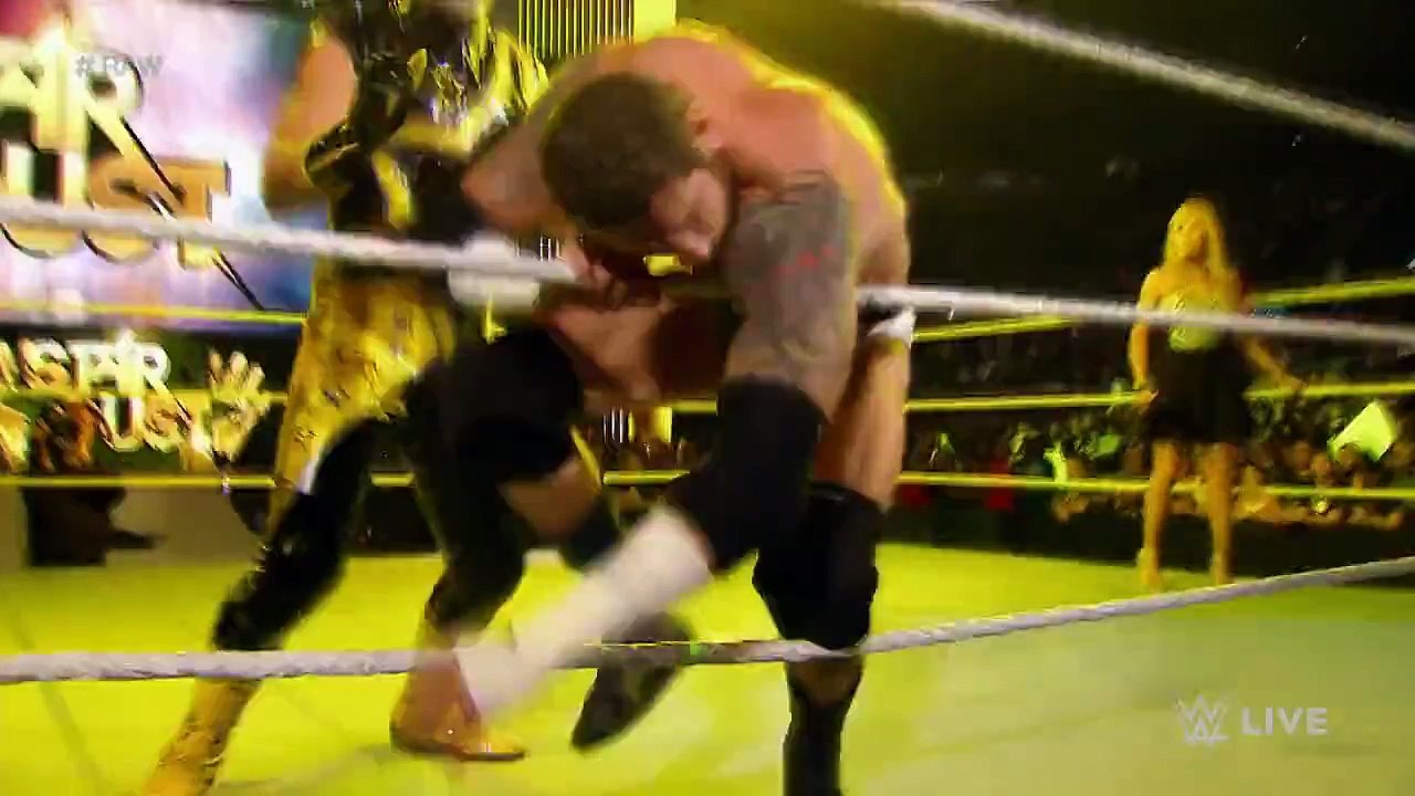 Stardust-assaults-King-Barrett-Raw-Aug-24-2015