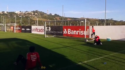 Brésil : l'impressionnant entraînement de Dida (41 ans)