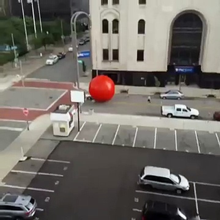 Boule géante dans la rue !