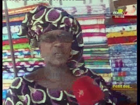 Petit dej du 25 aout 2015 fait le débat sur la nouvelle mode chez les filles de porter une chaine sur le pied