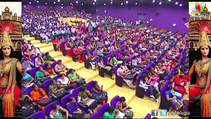 Rudramadevi Anushka Interacts with College Students