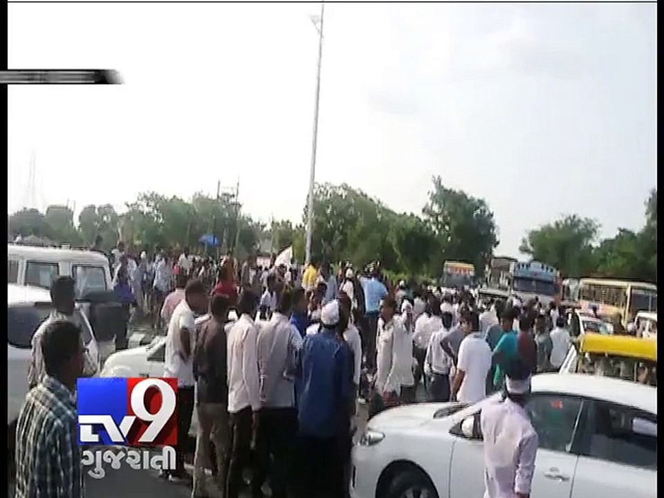 Mega Patel Rally: Mob block traffic on Ahmedabad-Mehsana highway - Tv9 Gujarati