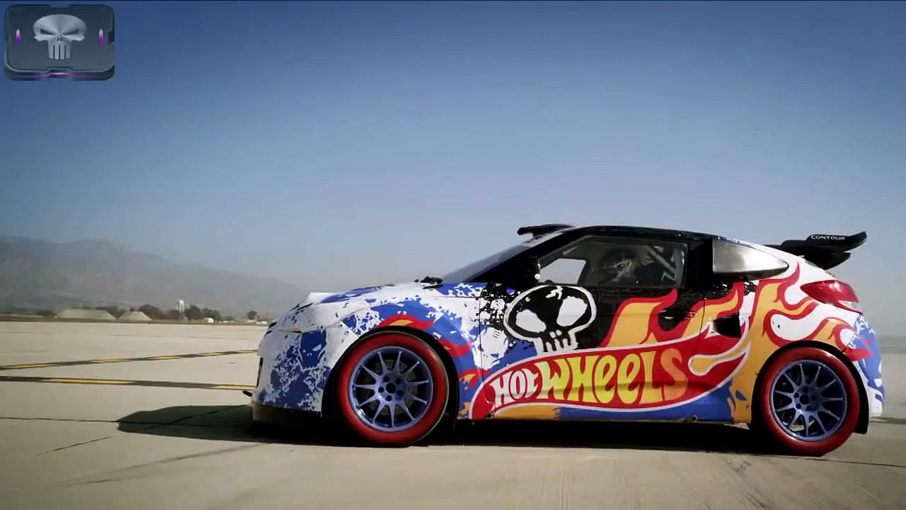 Extreme drift stunt in a Hot Wheel car !