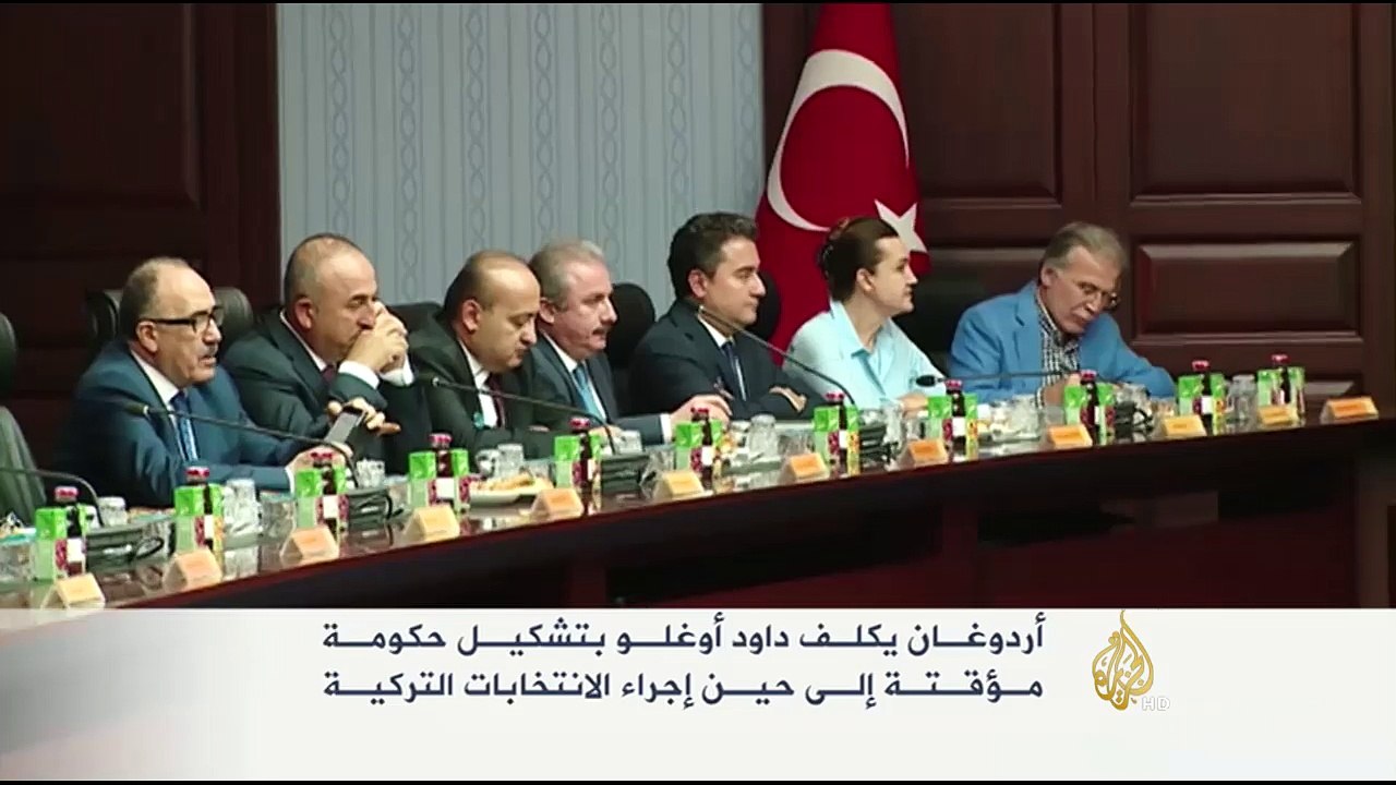 أردوغان يكلف داود أوغلو بتشكيل حكومة مؤقتة