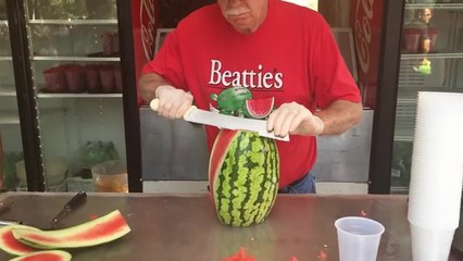 Life hack: Slice and cut a watermelon in seconds