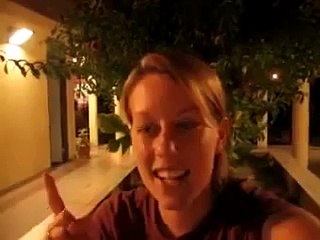 فتاة امريكية تحب سماع الاذان/الله اهديها الى الحق 2015