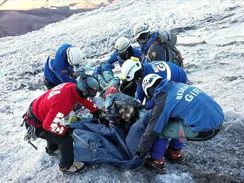 Ecuador: Encuentran cuerpos de hace 20 años en volcán
