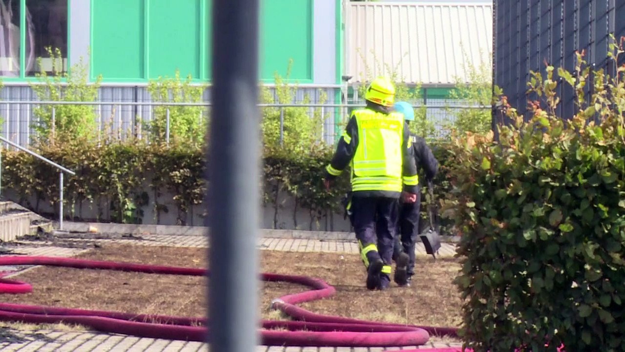 Entsetzen nach Brand in Flüchtlingsunterkunft in Nauen