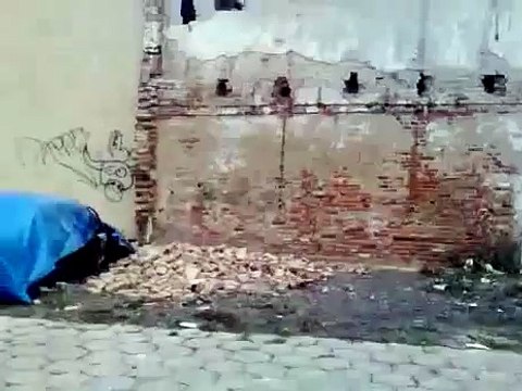 ВО ДАЮТ РУМЫНЫ!!!! Обрушение стены маленьким АВТО! (видео прикол) [мега приколы ржака жесть]