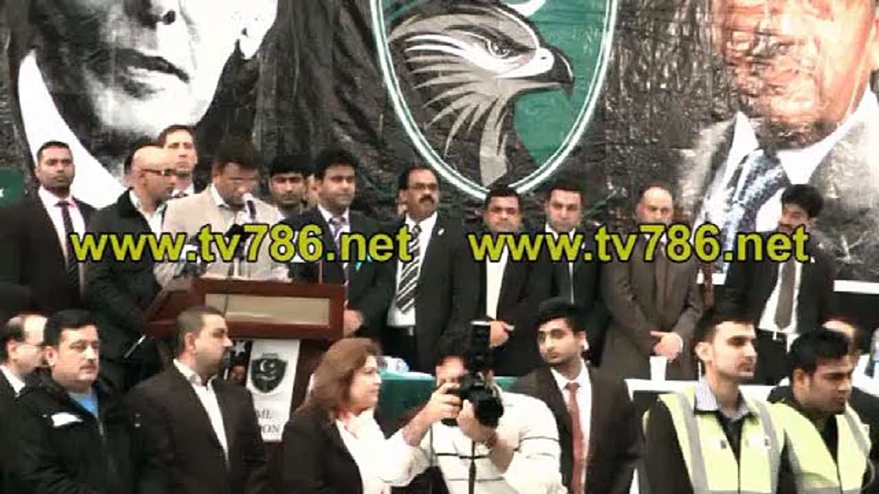 Shoe thrown at Pervez Musharraf