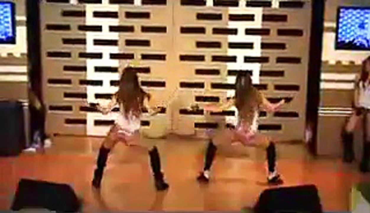 Mocha Girls Twerk Dance