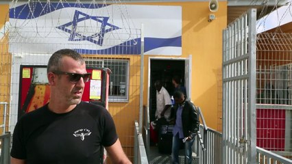 Israel frees hundreds of migrants from desert facility