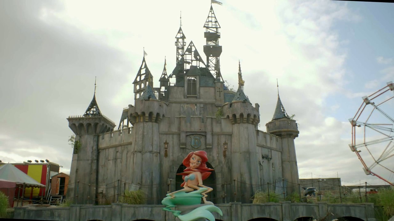 Nouveau trailer pour vous présenter Dismaland, le parc d'attraction flippant de BANKSY