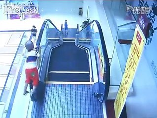 Child Killed in Mall - CCTV Video