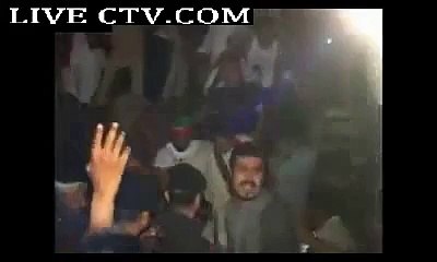 Imran Khan hits the Worker with Elbow to clear his way