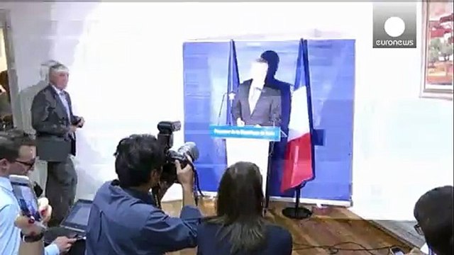 Ξυπόλυτος και με χειροπέδες έφτασε στο δικαστήριο ο δράστης της επίθεσης στο γαλλικό τρένο