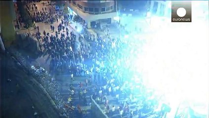 Lübnan çöp protestolarına karşı dev duvar ördü