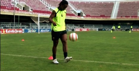Nike Football Presents | Ronaldinho Crossbar training