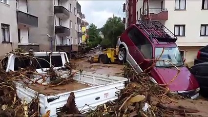 Sel sularında botla seyahat