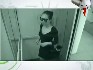 Скрытая камера сняла, что делают девушки в лифте-приколы