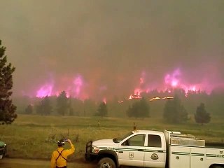 Mur de feu impressionnant pendant les incendies aux USA - Pacifique nord