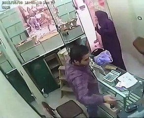 Goldsmith robbed by girl in seconds