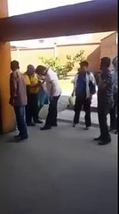 Video de Evo Morales ordenando que le aten un zapato se vuelve viral